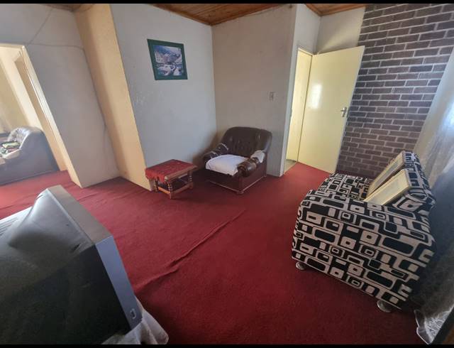 4 BEDROOM HOUSE FOR SALE IN PROTEA NORTH